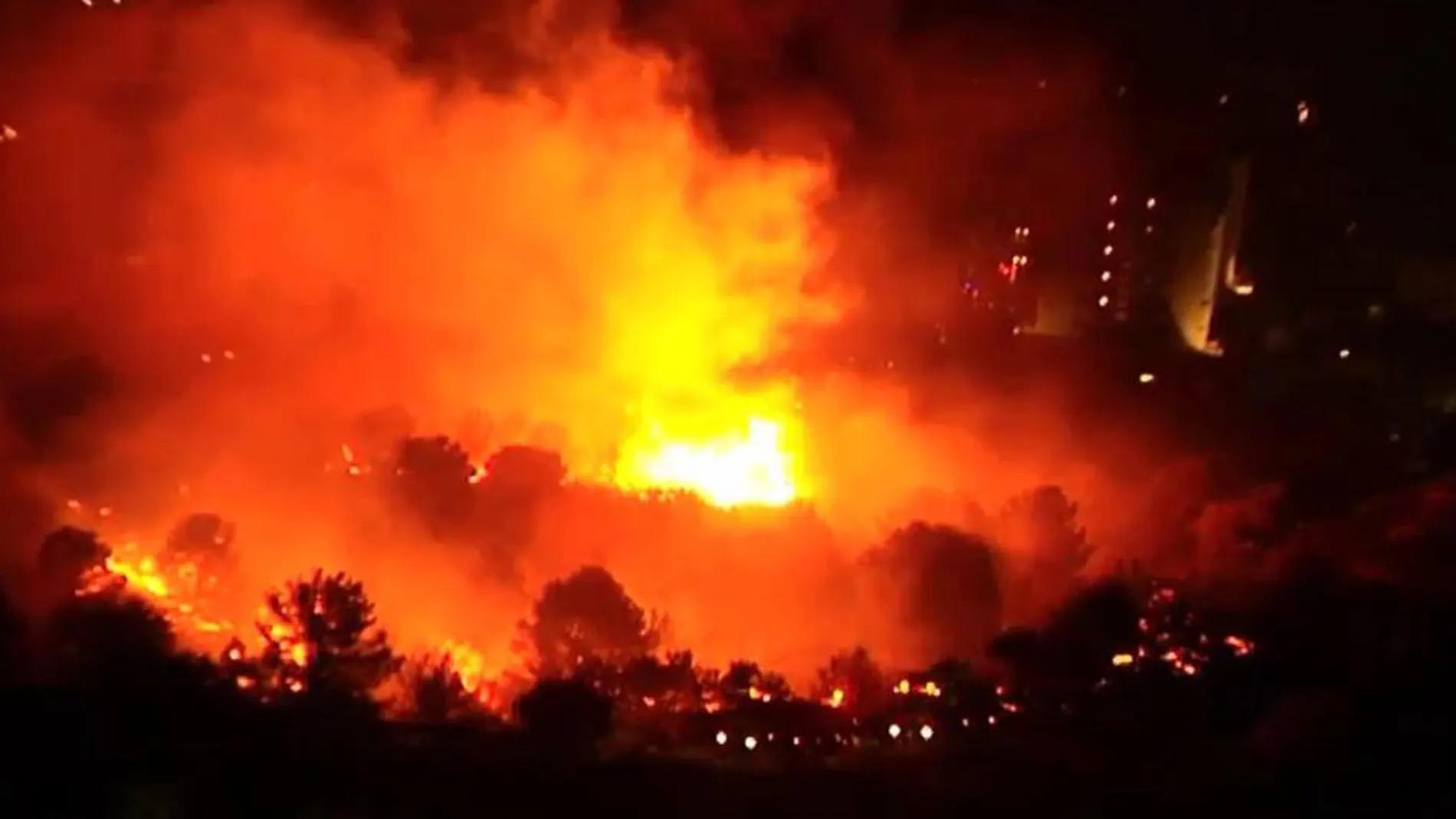 Una colilla provoca el incendio de Málaga
