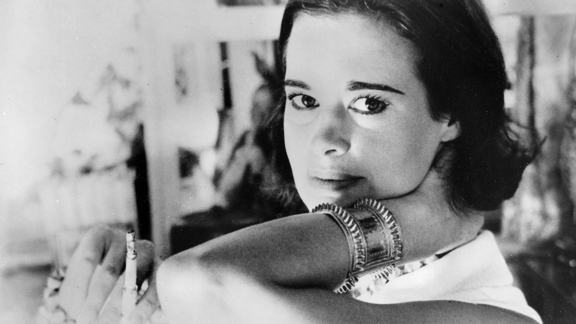 Gloria Vanderbilt posando para una fotografía