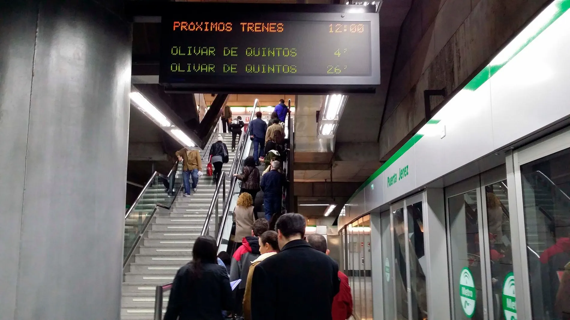 El interior de uno de los andenes de la del metro de Sevilla / Manuel Olmedo
