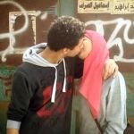 Una turba impide un beso colectivo en Marruecos