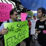 Seguidores de Edward Snowden que piden al Gobierno de EE UU le perdonen