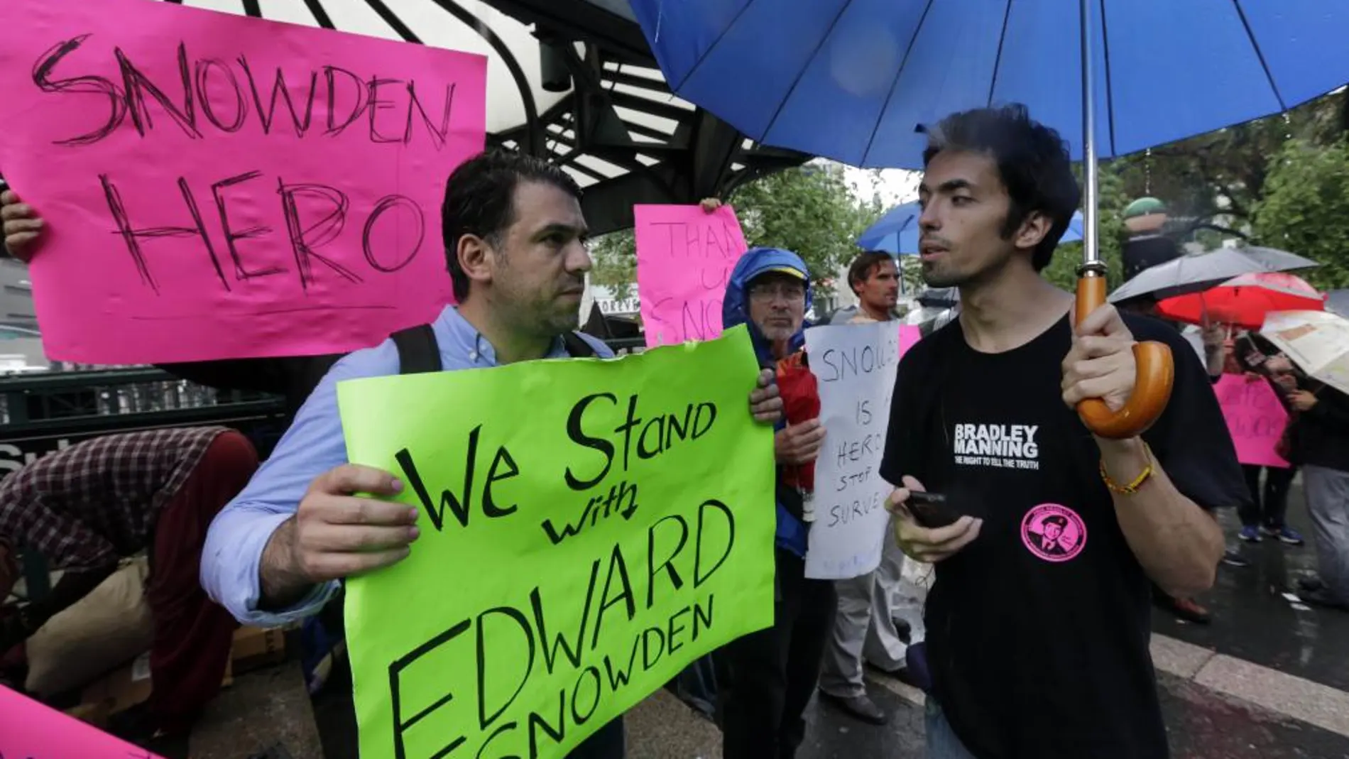 Seguidores de Edward Snowden que piden al Gobierno de EE UU le perdonen