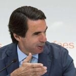 Aznar defiende menos impuestos y un sistema fiscal más justo y eficiente