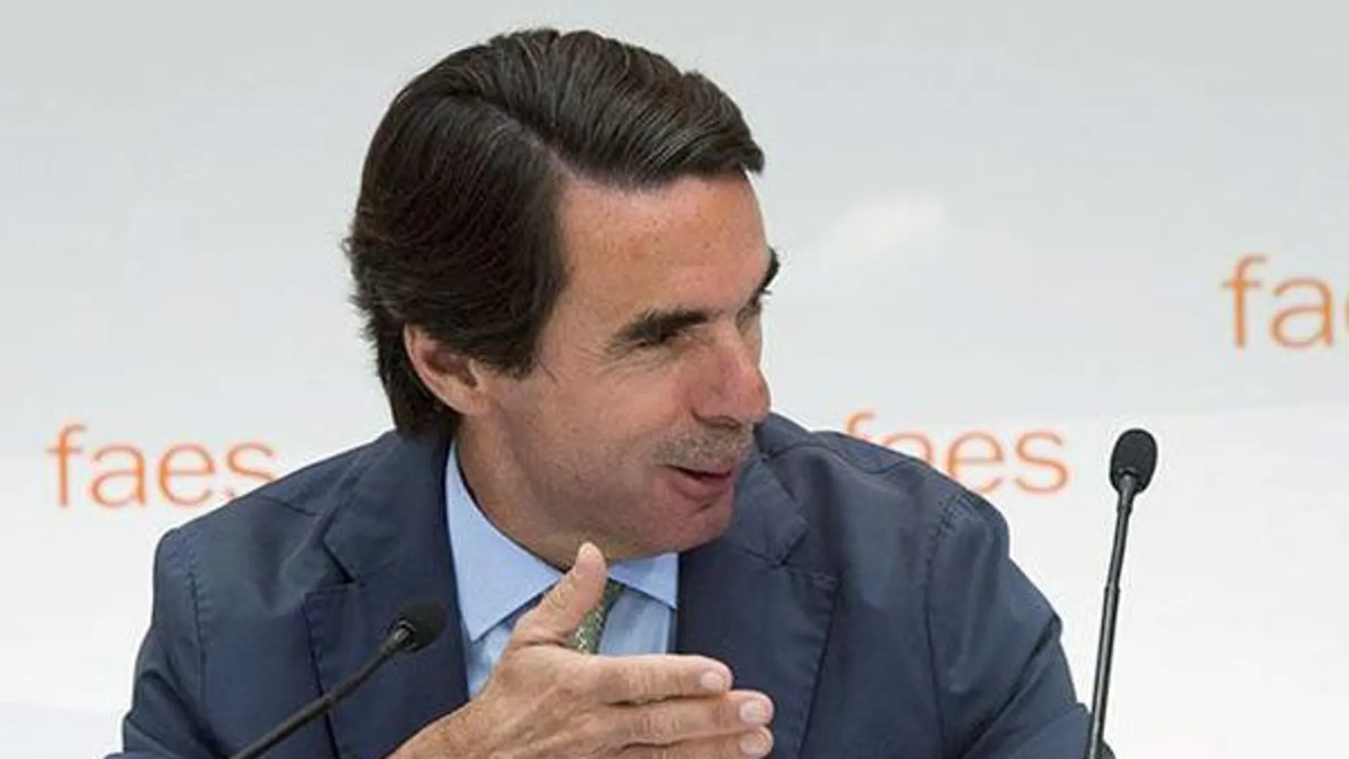 Aznar defiende menos impuestos y un sistema fiscal más justo y eficiente