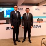 El economista jefe para España de BBVA Research, Miguel Cardoso, y el director territorial de BBVA en Catalunya, Xavier Llinares/Foto: Ep