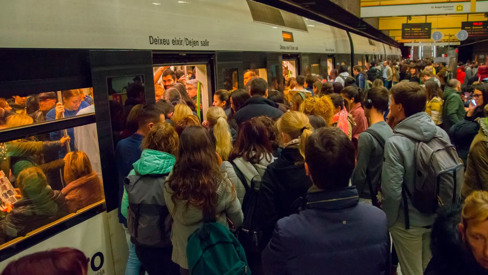 Una estación de Metrovalencia concurrida, en una imagen de archivo