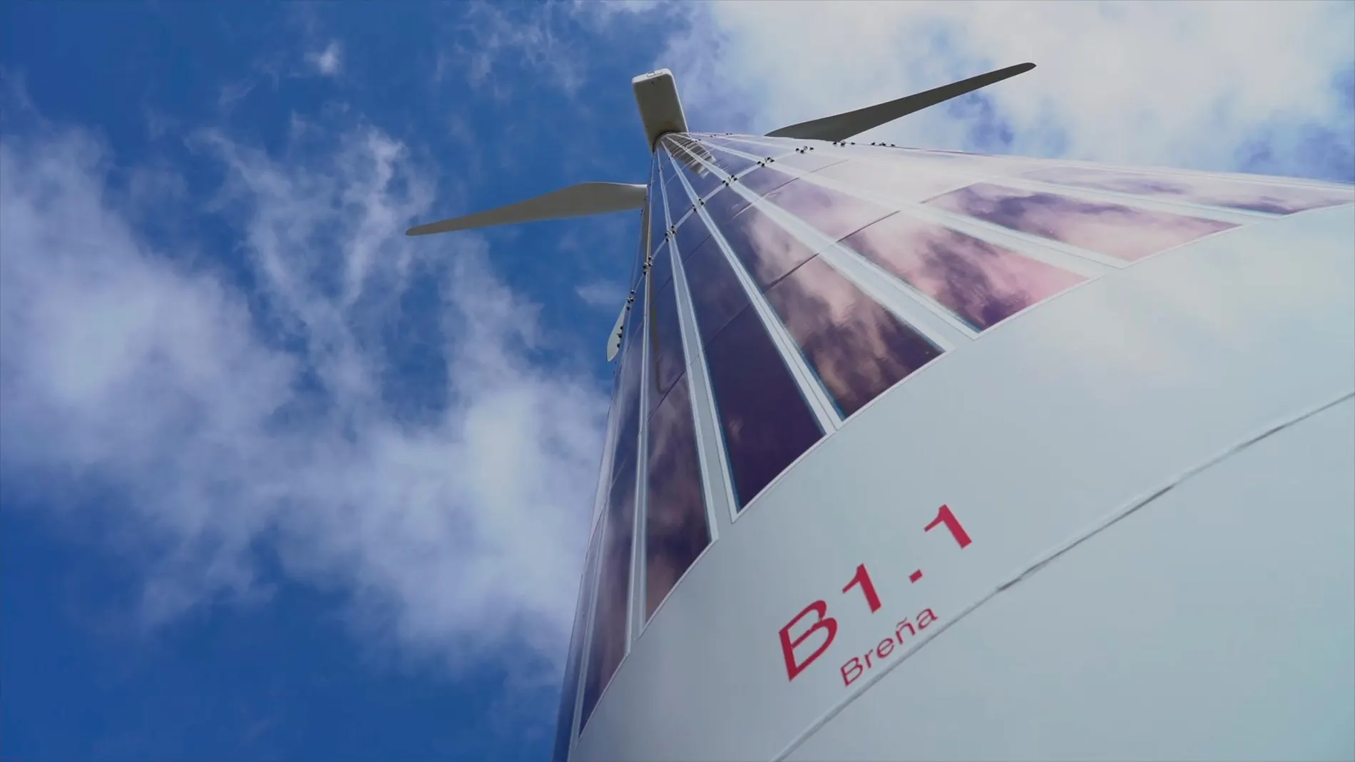 Aspecto de un aerogenerador «solar» en el parque eólico de Breña (Albacete)