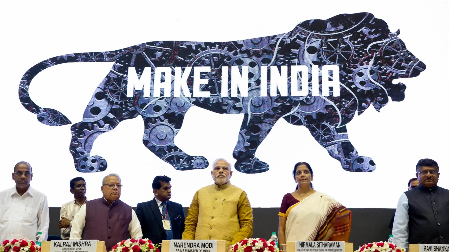 El primer ministro indio Narendra Modi, en el centro con otros miembros de su gabinete en un acto en Nueva Delhi/AP