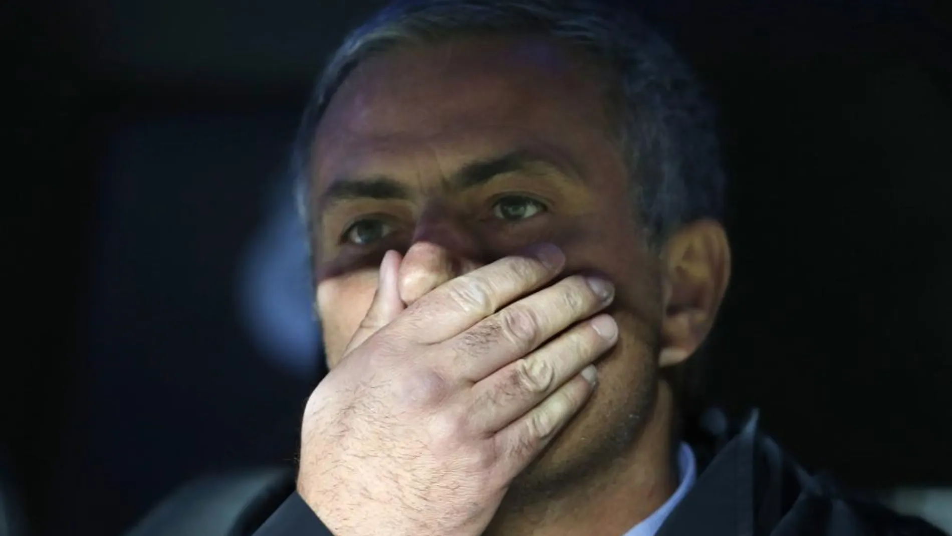 Gesto de Mourinho durante la final de la Copa del Rey del pasado viernes