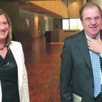 El presidente Juan Vicente Herrera junto con la consejera de Hacienda Pilar de Olmo