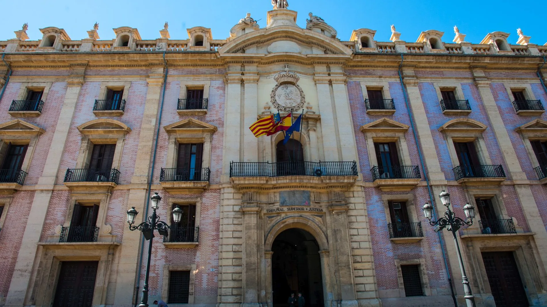Admitida la denuncia por la adjudicación de las obras del TSJ