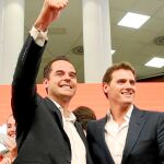 Aguado, ayer, fue recibido a gritos de «presidente» en la sede de Ciudadanos / Foto: Cristina Bejarano