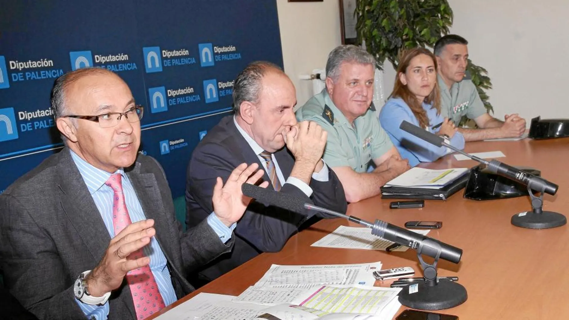 Ramiro Ruiz Medrano, José María Hernández y otras autoridades