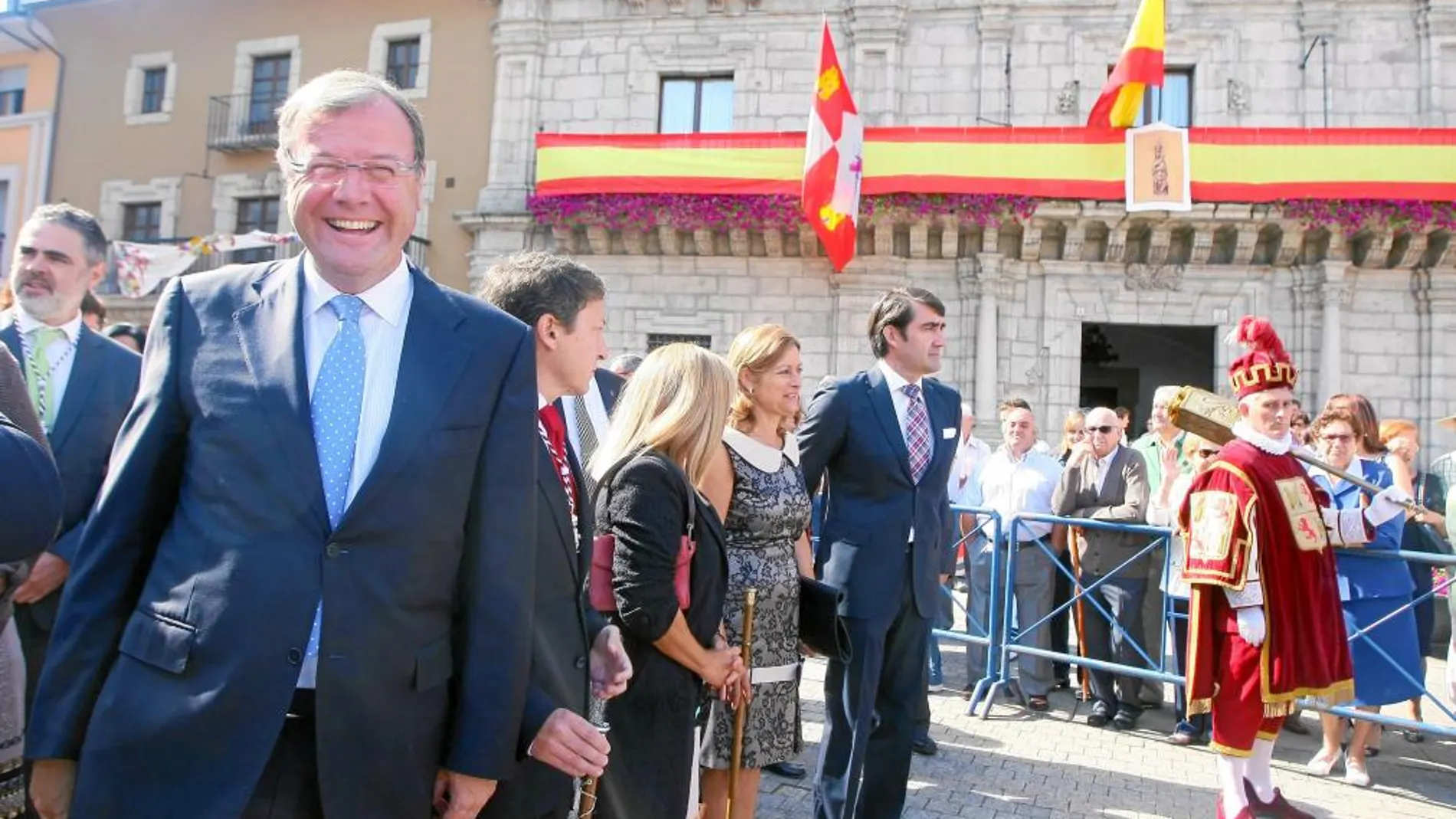 El consejero de Fomento y Medio Ambiente, Antonio Silván, en los actos de celebración del Día del Bierzo