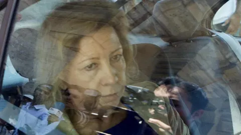 La expresidenta del Consell de Mallorca y del Parlament balear, Maria Antònia Munar, abandona la Audiencia Provincial de Palma en un vehículo de la brigada de la Policía Judicial de la Guardia Civil tras la vista en la que se ha decidido su ingreso inmediato en prisión.