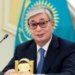 El presidente electo Kassym-Jomart Tokayev habla a los medios después de haber ganado las elecciones presidenciales en primera vuelta/AP