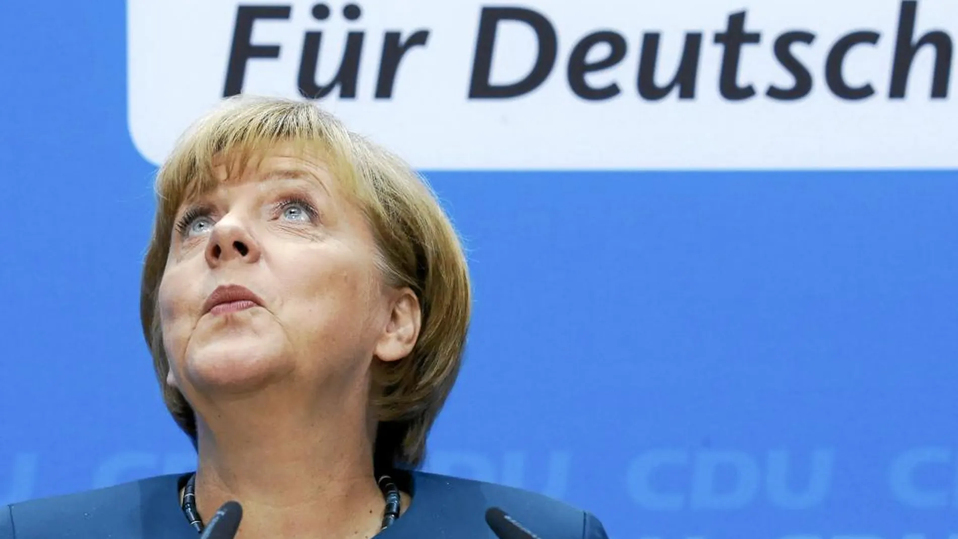 Merkel busca socio y Europa espera