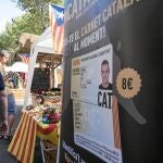 El stand para hacerse el «DNI independentista» por ocho euros