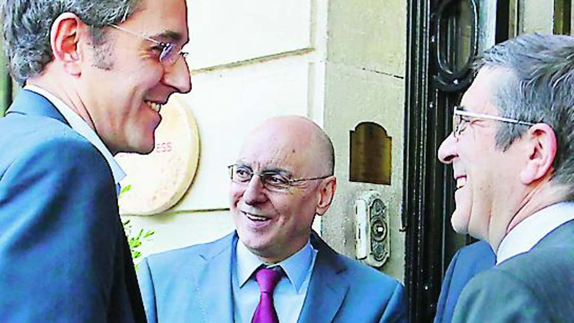 Madina y López aseguran que siguen siendo amigos pese a la carrera sucesoria
