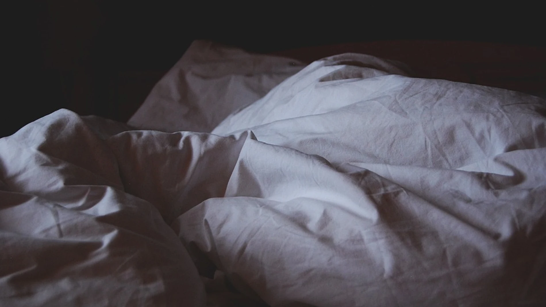 El trastorno de hacerse pis en la cama, le enuresis, puede afectar también al rendimiento escolar / Foto: Pixabay