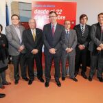 El consejero de Empresa, José Ballesta (centro), en la presentación