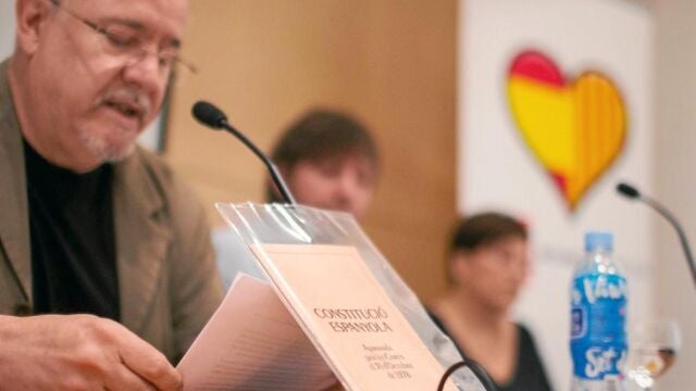 La plataforma Movimiento Cívico 12–O defiende los valores de la Constitución