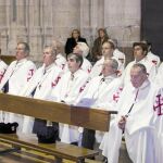 El cardenal vallisoletano Carlos Amigo ofició la ceremonia bajo la atenta mirada de los caballeros de la Orden