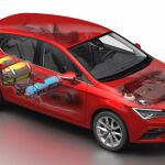 El SEAT León TGI estrena un motor de 130 CV y monta tres depósitos de GNC.
