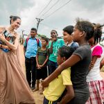 La actriz Angelina Jolie, ayer, en la frontera con Venezuela en su papel como embajadora de Acnur. Foto: Reuters