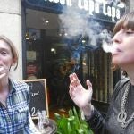 Desde el 1 de enero de 2011, la ley estatal prohíbe fumar en locales públicos cerrados