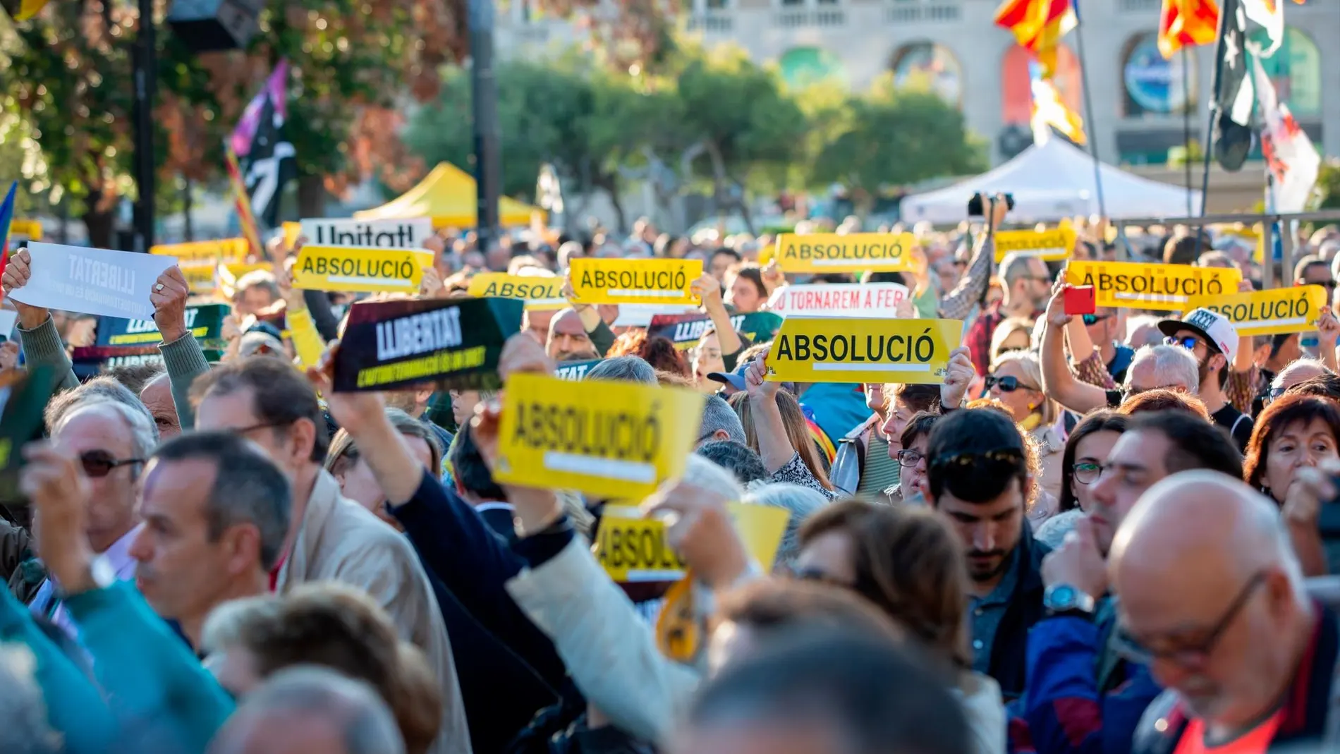 La secesionistas se concentran en la Plaza de Cataluña/Ep