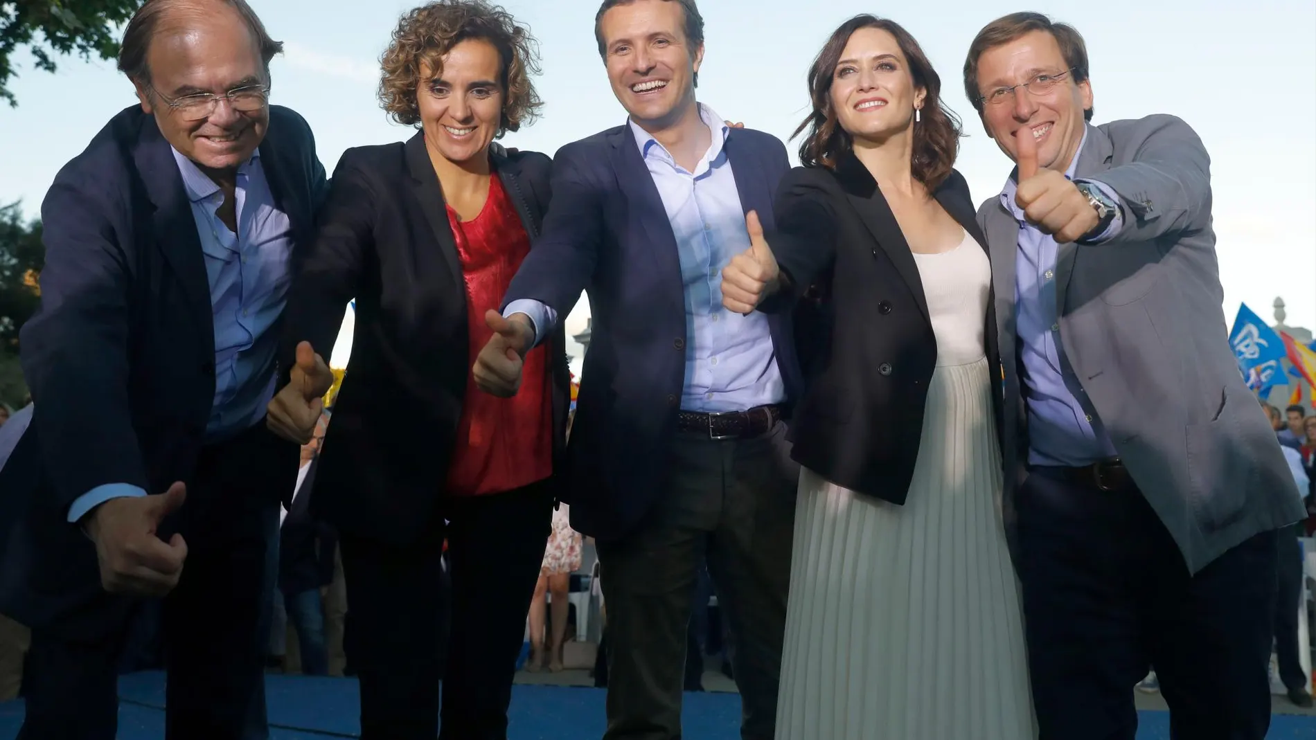 García Escudero, Montserrat, Casado, Díaz Ayuso y Martínez Almeida en el acto de cierre de campaña del PP en Madrid. (Foto: Jesús G. Feria)