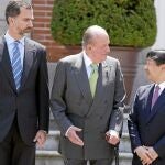 Don Juan Carlos y el Príncipe de Asturias reciben a Naruhito en el Palacio de la Zarzuela