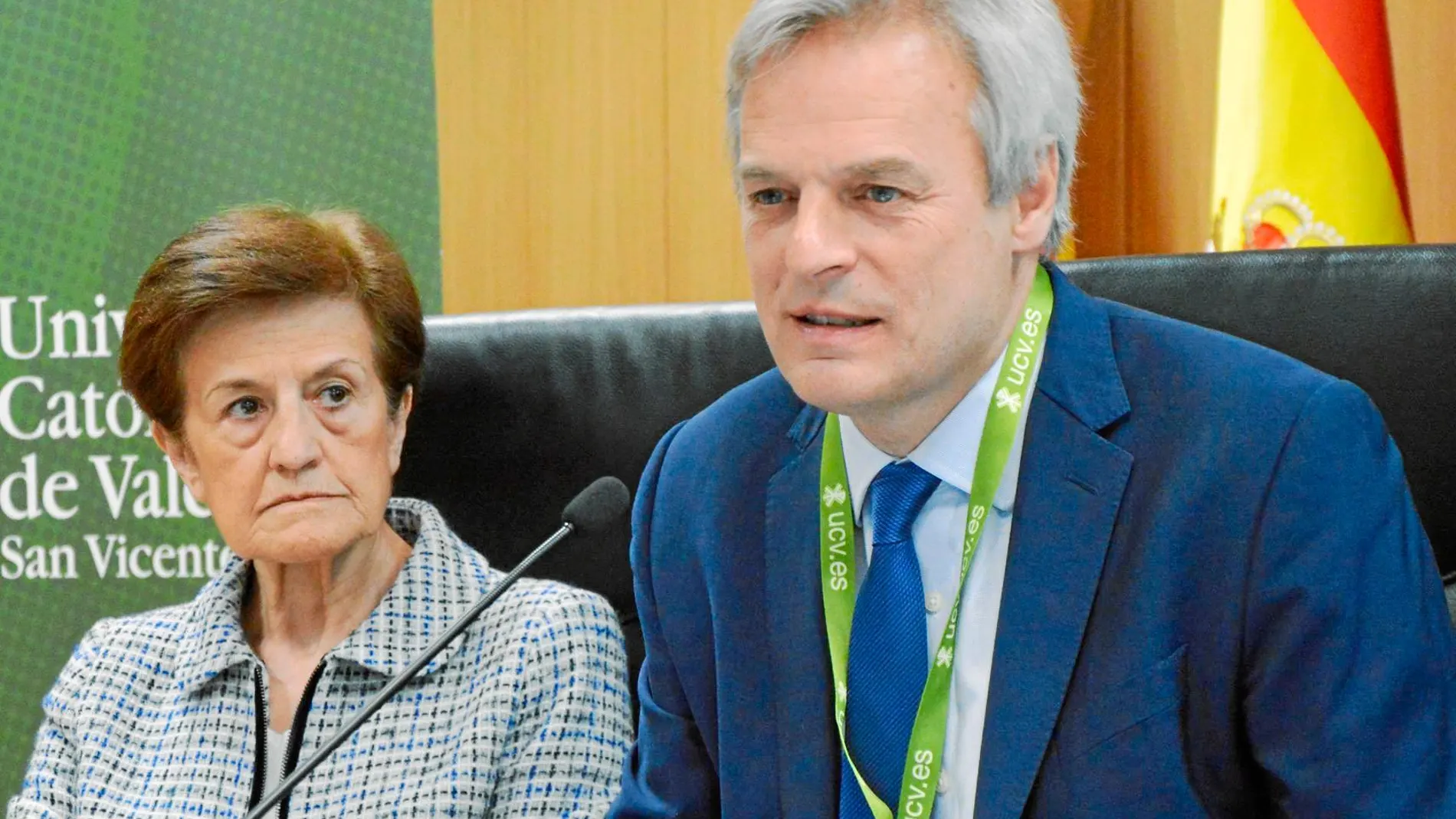 Uno de los presidentes del Congreso de EBEN Europa, Geert Demuijnck, junto a Adela Cortina