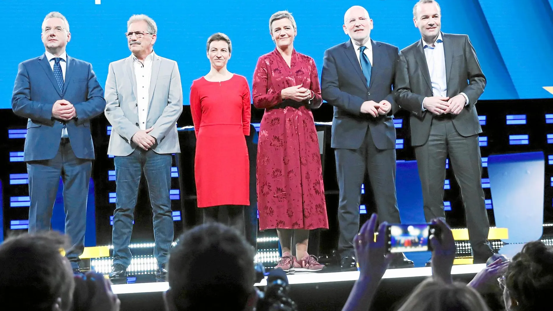 Los candidatos a la presidencia de la Comisión Europea: Jan Zahradil, Nico Cué, Ska Keller, Margrethe Vestager, Frans Timmermans y Manfred Weber, ayer en el Parlamento Europeo