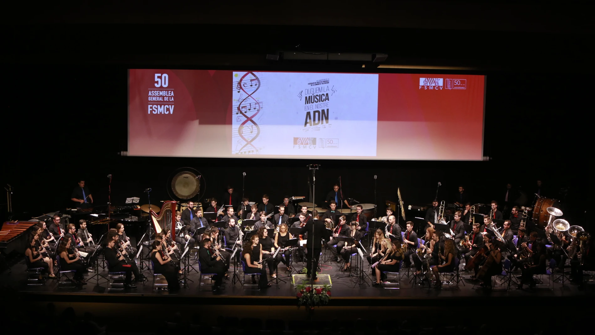 La Joven banda Sinfónica de la Federación de Sociedades Musicales de la Comunitat Valenciana, en una gira reciente por Francia