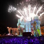 Las falleras mayores invitan a todos a la mejor fiesta del mundo