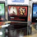 Paquetes de tabaco con imágenes duras sobre sus consecuencias en la salud