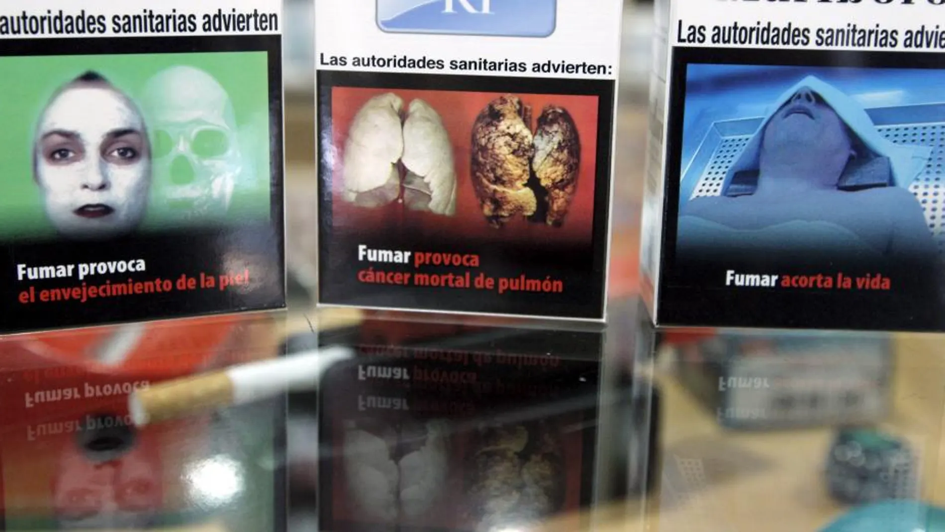 Paquetes de tabaco con imágenes duras sobre sus consecuencias en la salud