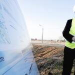 El consejero de Fomento, Antonio Silván, durante una visita a obras de carretera en la provincia de León