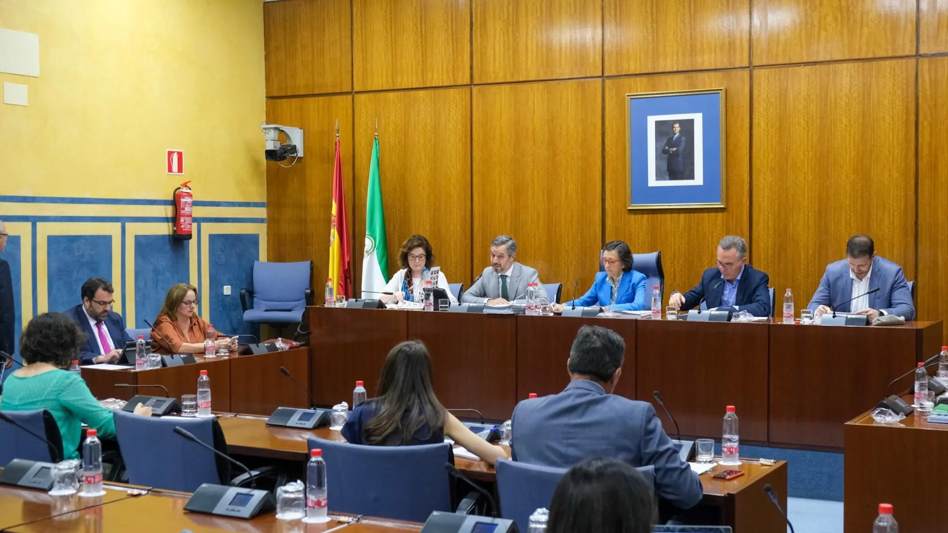 El consejero de Hacienda, Juan Bravo, presentó hoy el Presupuesto en comisión parlamentaria /Foto: La Razón
