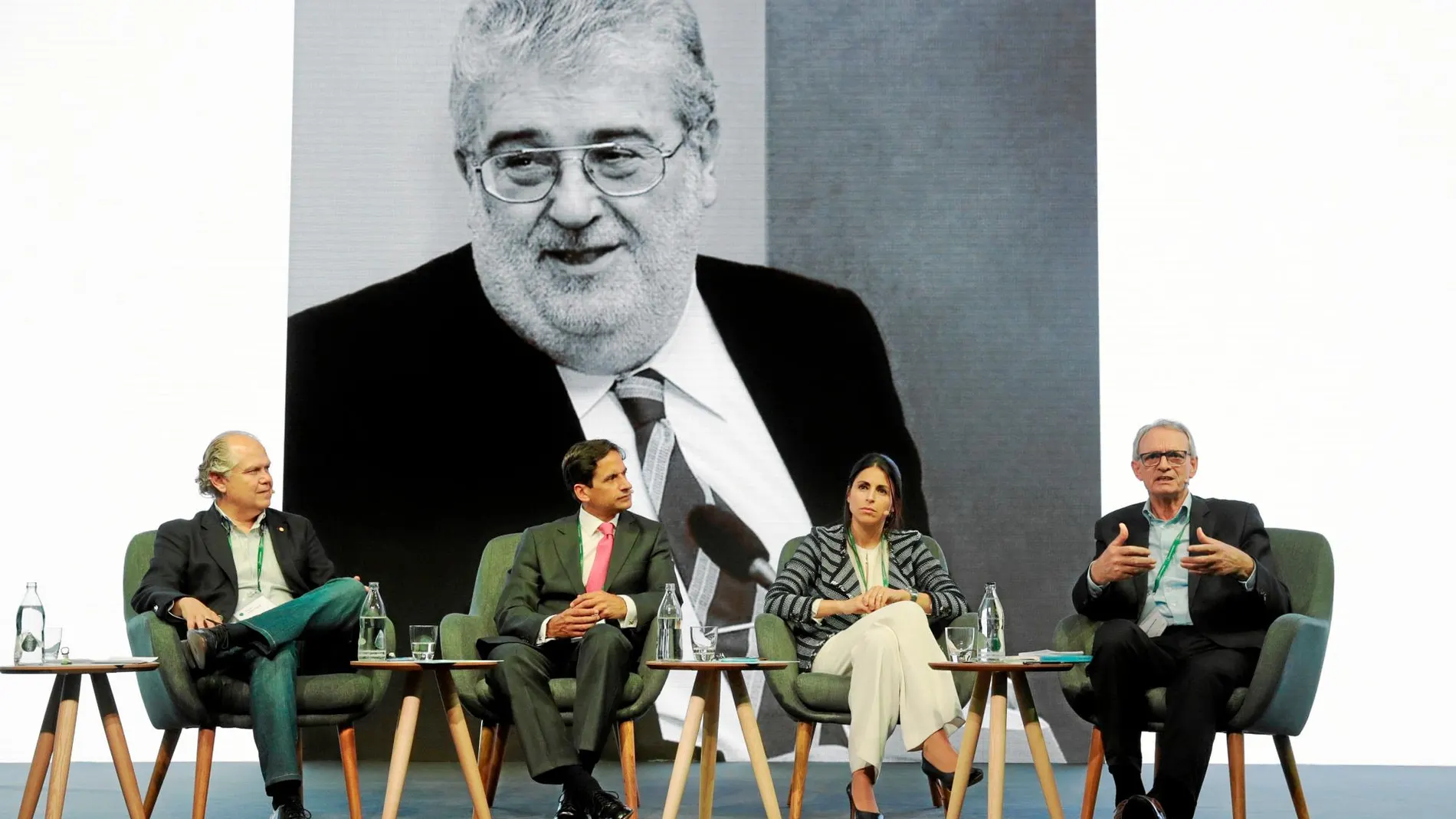 De izquierda a derecha, Enrique Silla, CEO de Jeanologia; Juan Margenat, COO y cofundador de Marfeel; Verónica Pascual, CEO de Asti Mobile Robotics y Antón Costas, presidente de la Fundación del Círculo de Economía.