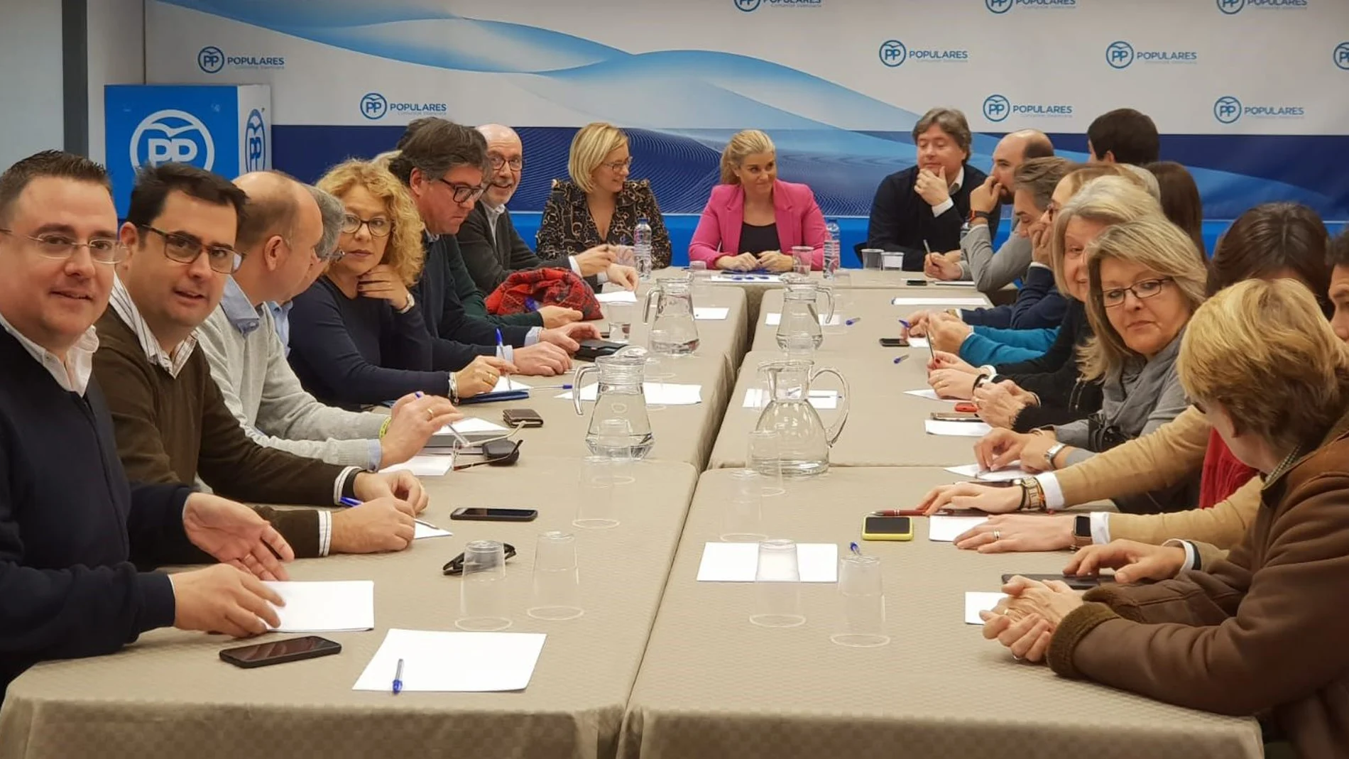 El PPCV convocó ayer una reunión con las tres direcciones provinciales para coordinar el acto del sábado en el que se darán a conocer los candidatos de las tres capitales de provincia