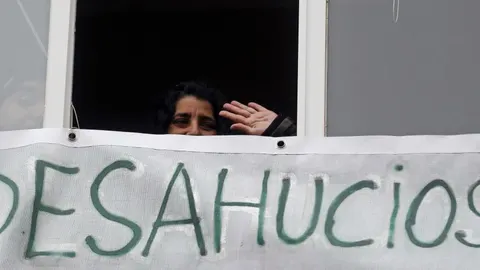 Imagen de una persona en Madrid antes de ser desahuciada de su piso