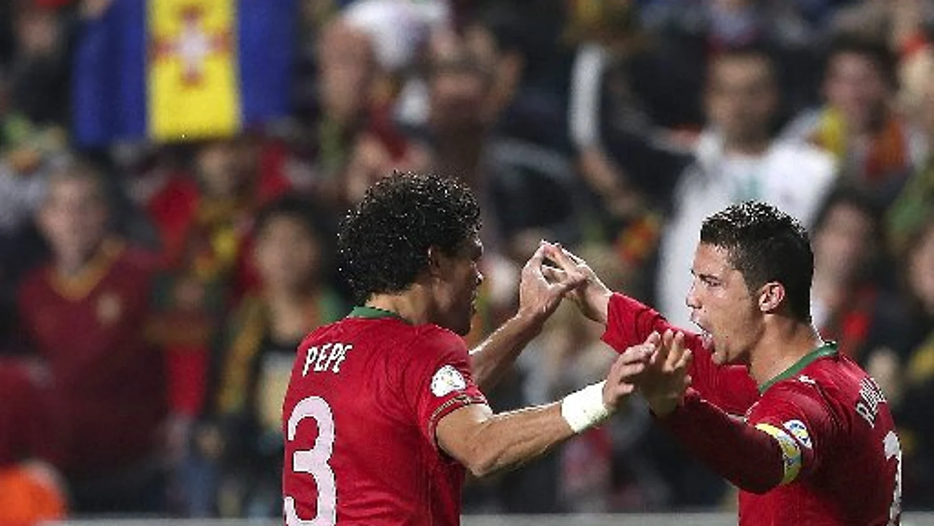 Cristiano guía a Portugal (1-0)
