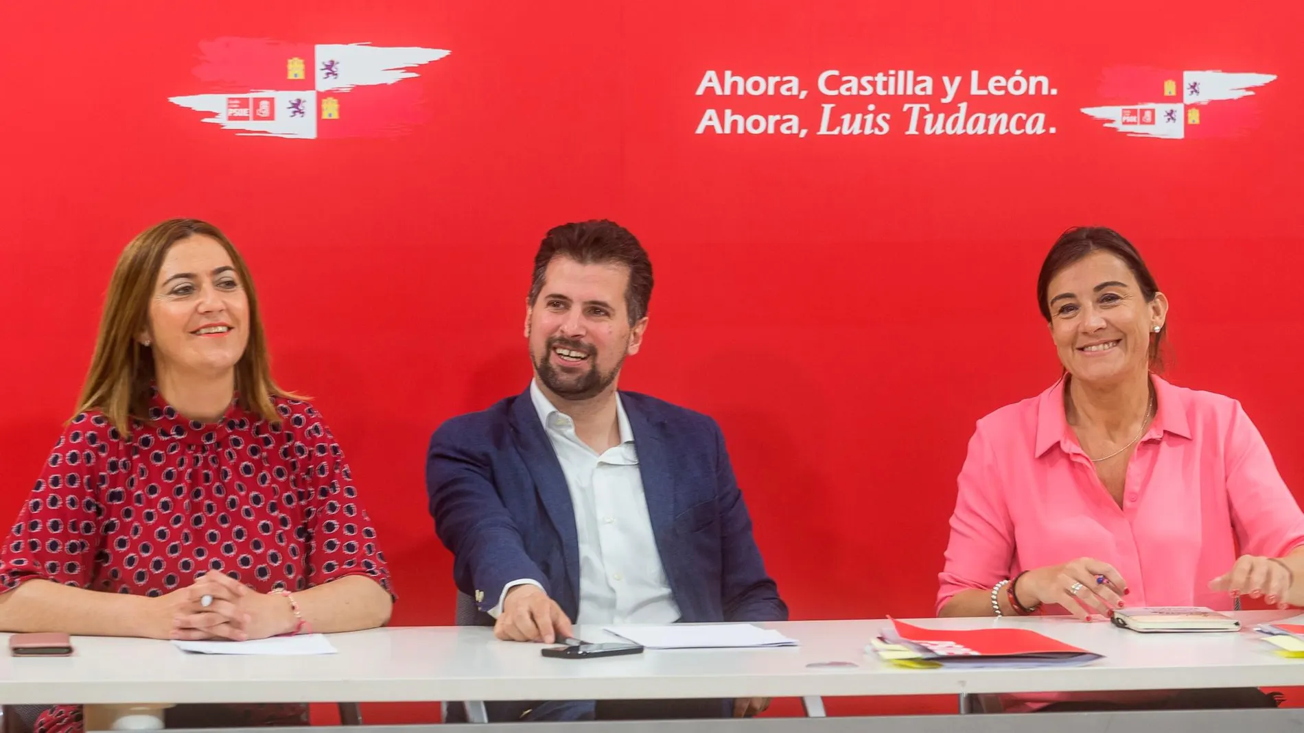 Luis Tudanca preside el Plenario de la Comisión Ejecutiva del PSOE acompañado de Virginia Barcones y Ana Sánchez