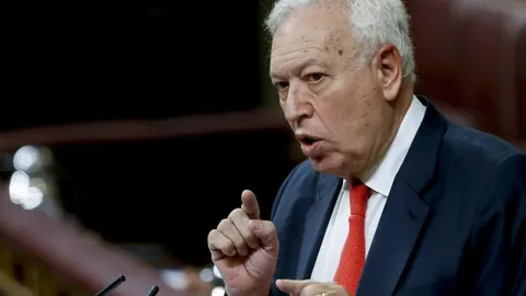 El ministro de Asuntos Exteriores y de Cooperación de España, José Manuel García-Margallo, durante su intervención en el pleno del Congreso de los Diputados, esta tarde, para defender el proyecto de Ley de la Acción y del Servicio Exterior.