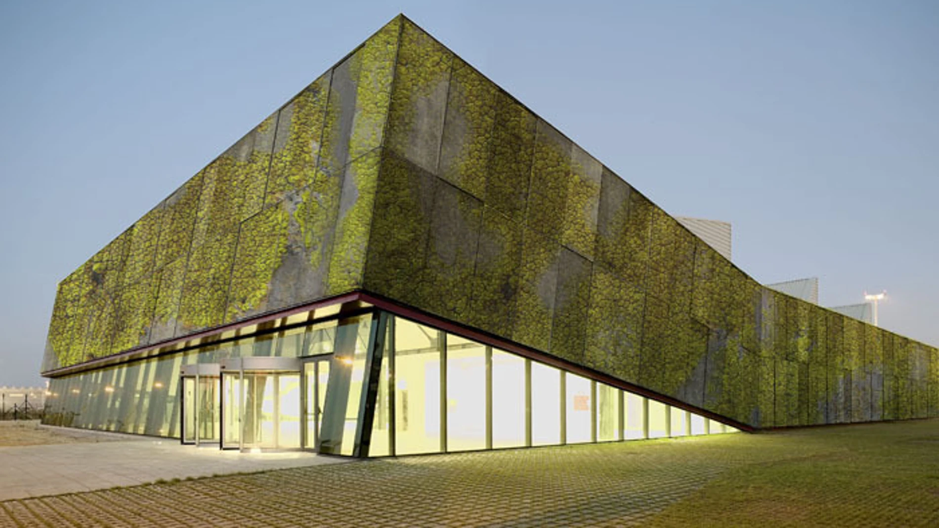 Simulación de una fachada vegetal en el Centro Cultural Aeronáutico del Prat de Llobregat