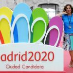 Ana Botella, junto al logo de la candidatura de Madrid 2020, en el interior de la sede del Ayuntamiento de Madrid