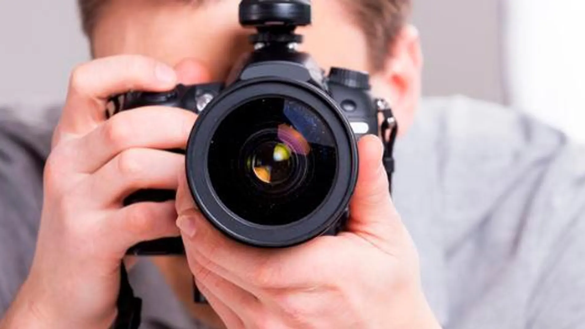 Un fotógrafo durante una sesión.